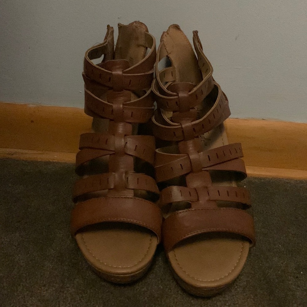 American Eagle heels